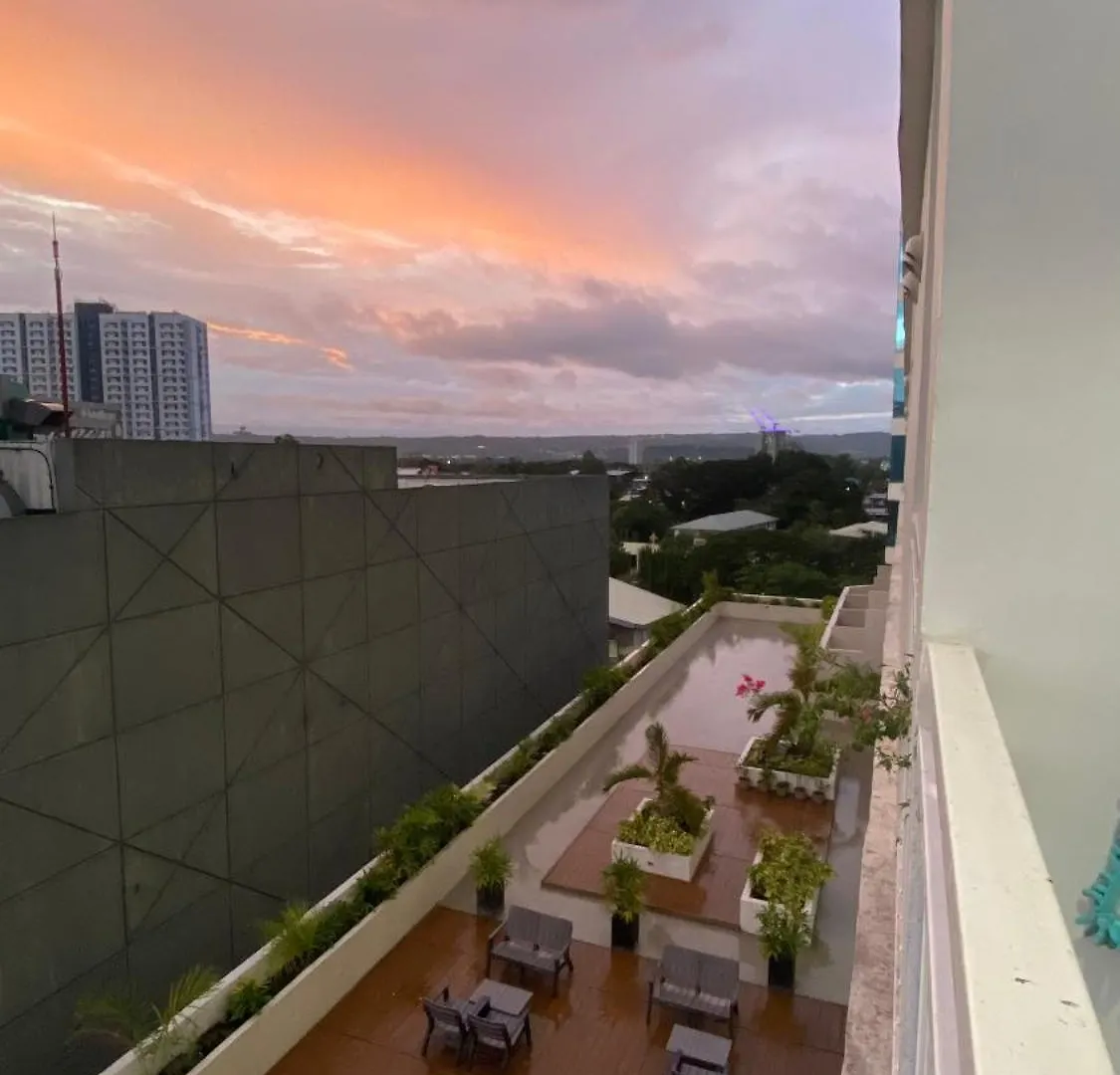 Cozy Studio Unit Beside Abreeza Mall With Parking Davao Filipiny