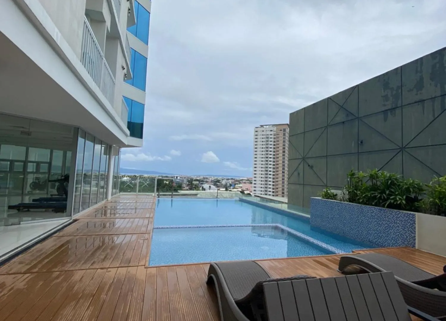 Cozy Studio Unit Beside Abreeza Mall With Parking Davao